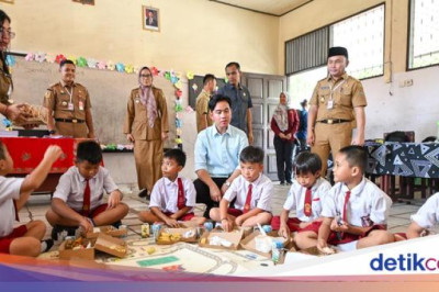 Gibran Tinjau Makan Bergizi Gratis di Luar Pulau Jawa, Menu Ayam Goreng