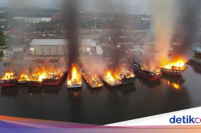 Belasan Kapal Nelayan Terbakar Hebat di Pekalongan, Ini Penyebabnya