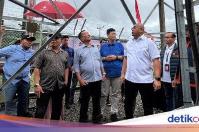 Andre Rosiade Resmikan BTS Telkomsel di Kambang Timur Pesisir Selatan