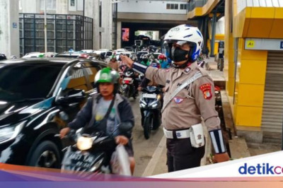 Cawang Arah Pancoran Macet, Polisi Atur Arus Lalin
