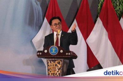 Wisuda 625 Lulusan Poltekip-Poltekim, Menko Yusril Beri Pesan Ini