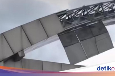 Viral Seng Gerbang Kota Bekasi Copot hingga Terbang Diterpa Angin Kencang